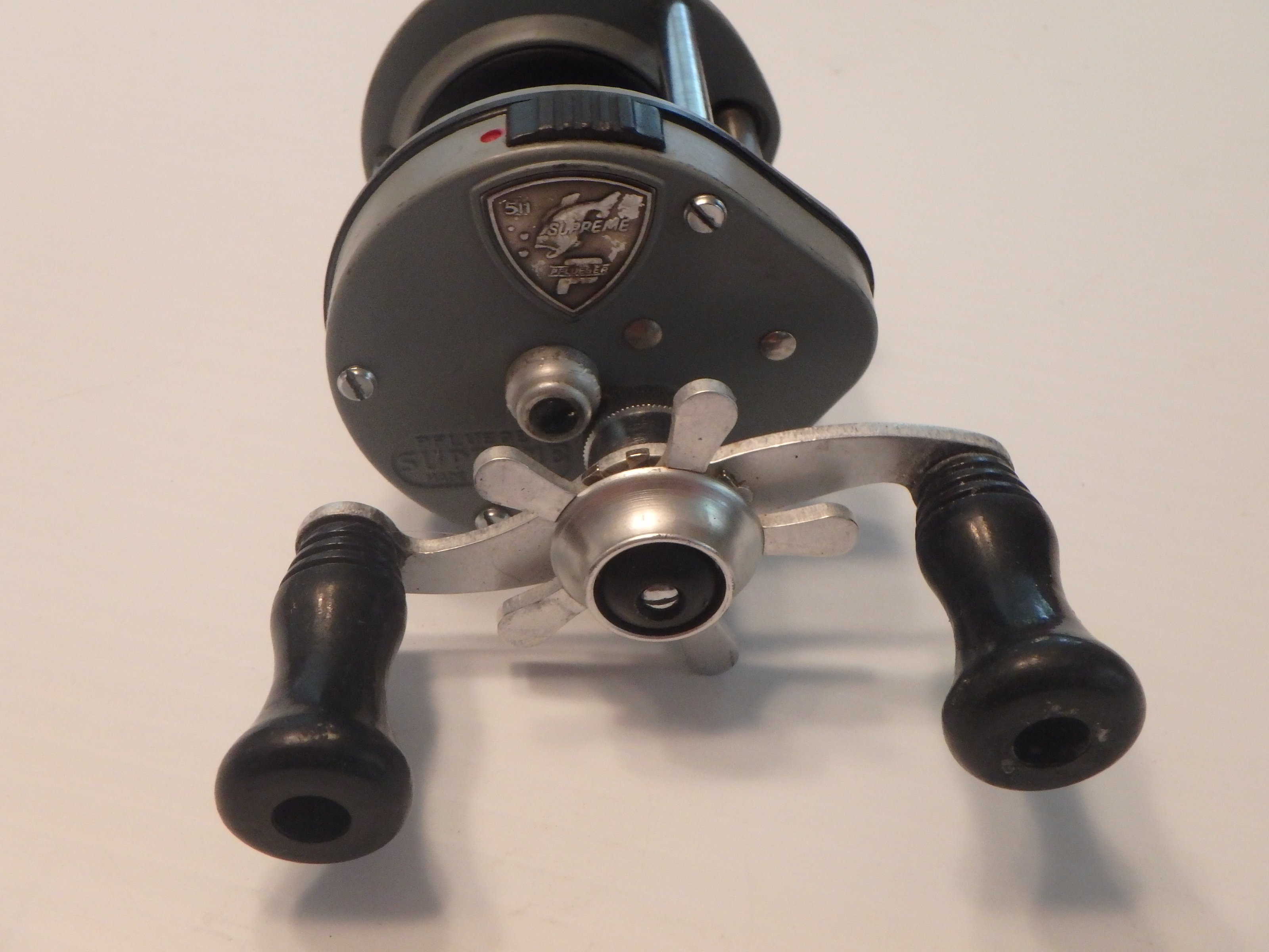 PFLUEGER SUPREME 511 - リール